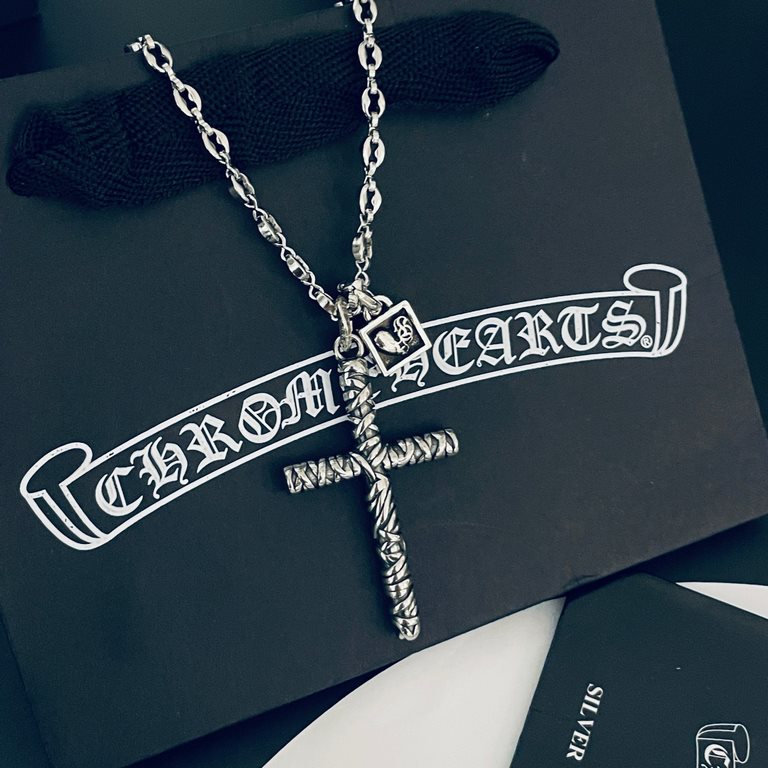 [Counter Quality] Chrome Hearts Croheart Classic Vintage Heart   Cross Pendant 8 Zigzag Necklace Bump shape different pattern design style presents distinctive Cross Scout flower is Croheart's logo so more enduring Authe