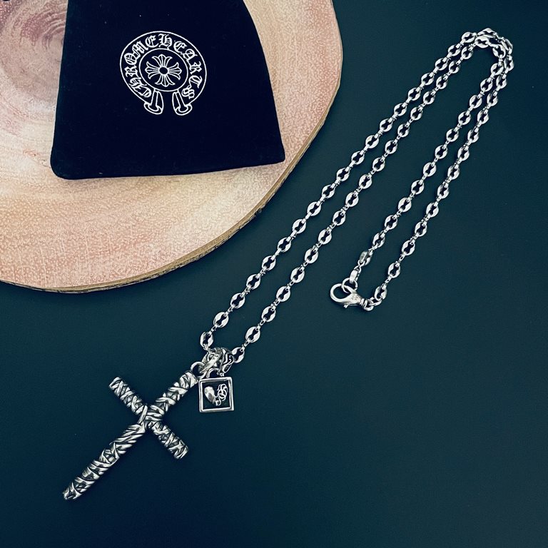 [Counter Quality] Chrome Hearts Croheart Classic Vintage Heart   Cross Pendant 8 Zigzag Necklace Bump shape different pattern design style presents distinctive Cross Scout flower is Croheart's logo so more enduring Authe