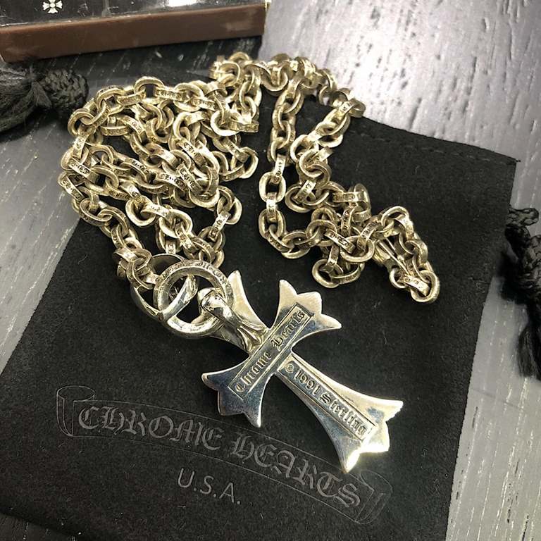 In Stock Seconds    Crocus Classic Cross NecklaceThe necklace that all the big netroots babies like to match    As shown in the picture a full set of counter packaging standard with a very good with a consistent zp sterl