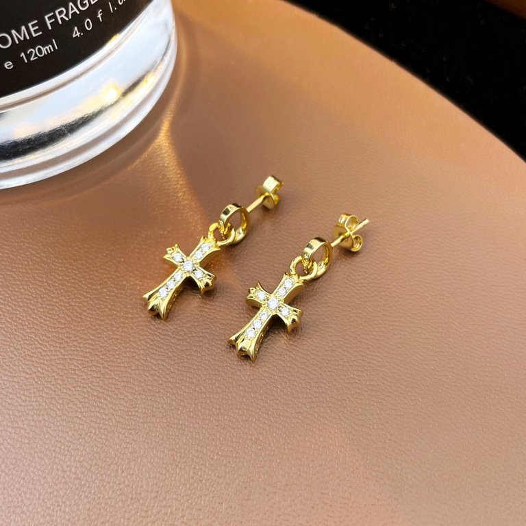 High versionCross   Yellow Gold Diamond Stud Earrings｜Crow HeartThe cross is the symbol of Christianity nowadays, representing love and salvation, representing God's love and salvation for the world, and is a sacrosanct 