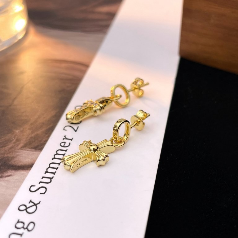 High versionCross   Yellow Gold Diamond Stud Earrings｜Crow HeartThe cross is the symbol of Christianity nowadays, representing love and salvation, representing God's love and salvation for the world, and is a sacrosanct 