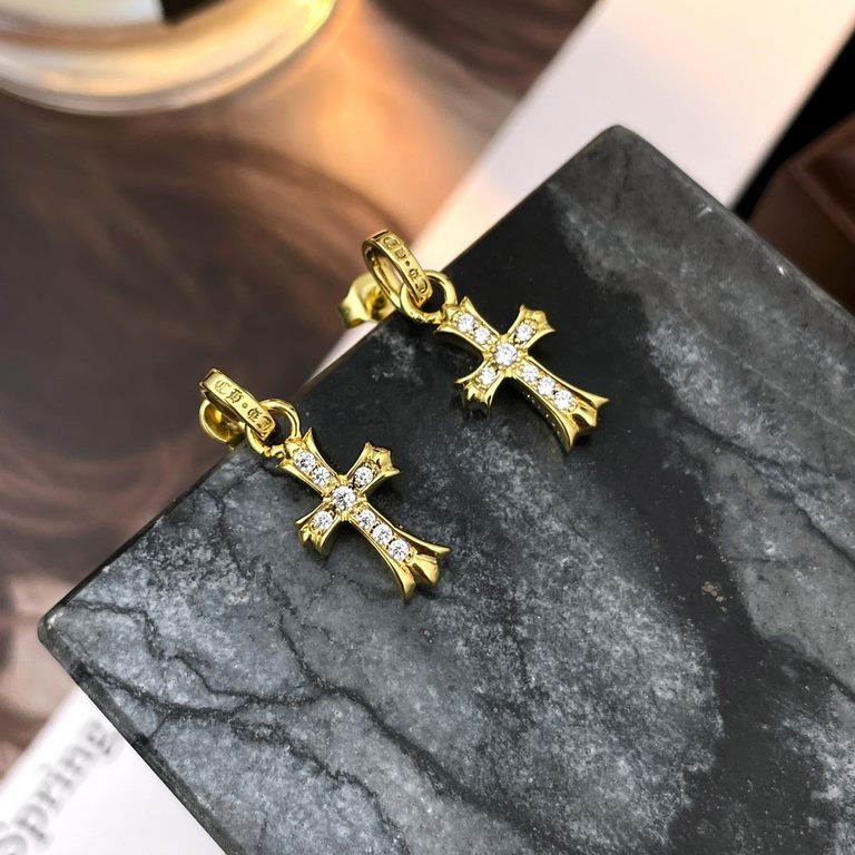 High versionCross   Yellow Gold Diamond Stud Earrings｜Crow HeartThe cross is the symbol of Christianity nowadays, representing love and salvation, representing God's love and salvation for the world, and is a sacrosanct 