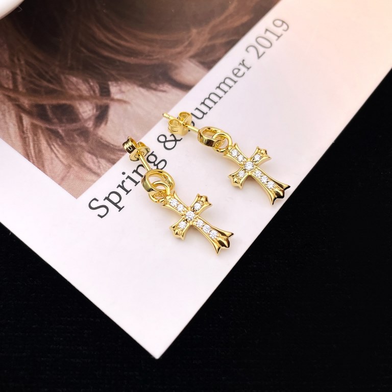 High versionCross   Yellow Gold Diamond Stud Earrings｜Crow HeartThe cross is the symbol of Christianity nowadays, representing love and salvation, representing God's love and salvation for the world, and is a sacrosanct 