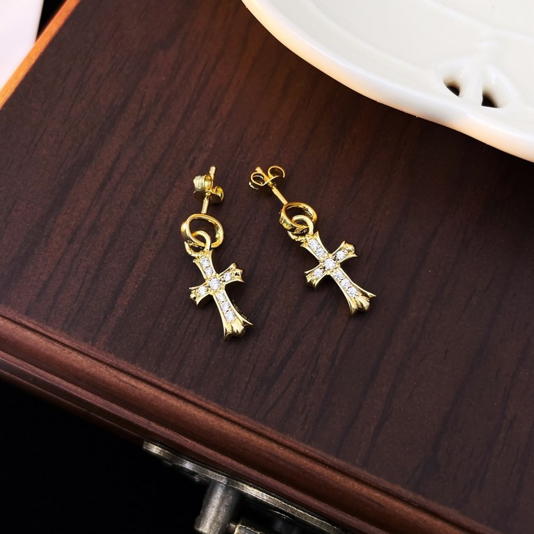 High versionCross   Yellow Gold Diamond Stud Earrings｜Crow HeartThe cross is the symbol of Christianity nowadays, representing love and salvation, representing God's love and salvation for the world, and is a sacrosanct 