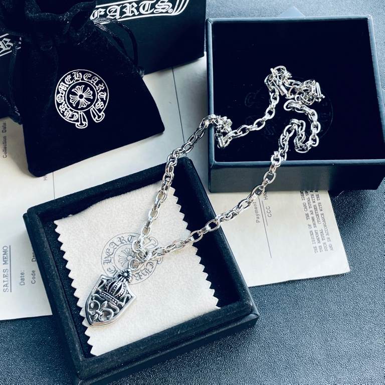 [Counter Quality] Chrome Hearts Croheart Classic Scout Flower Shield   Pendant Crucifix Necklace Bump Shape Different Floral Design Styles Presenting Distinctive Crucifixes The Scout Flower is the logo of Croheart, so it