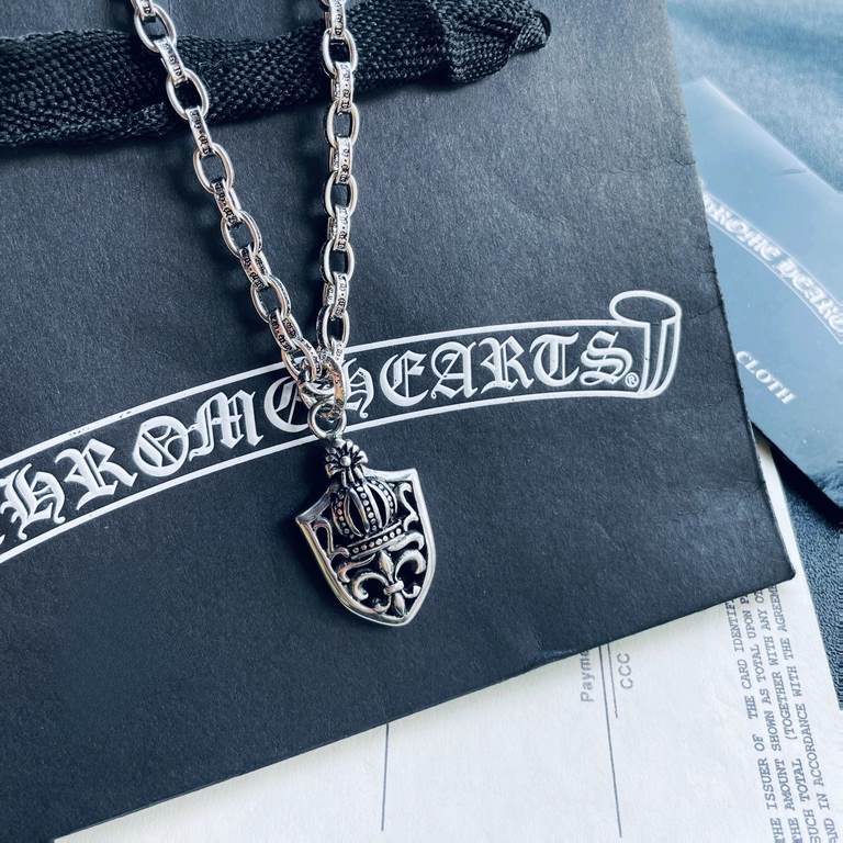 [Counter Quality] Chrome Hearts Croheart Classic Scout Flower Shield   Pendant Crucifix Necklace Bump Shape Different Floral Design Styles Presenting Distinctive Crucifixes The Scout Flower is the logo of Croheart, so it