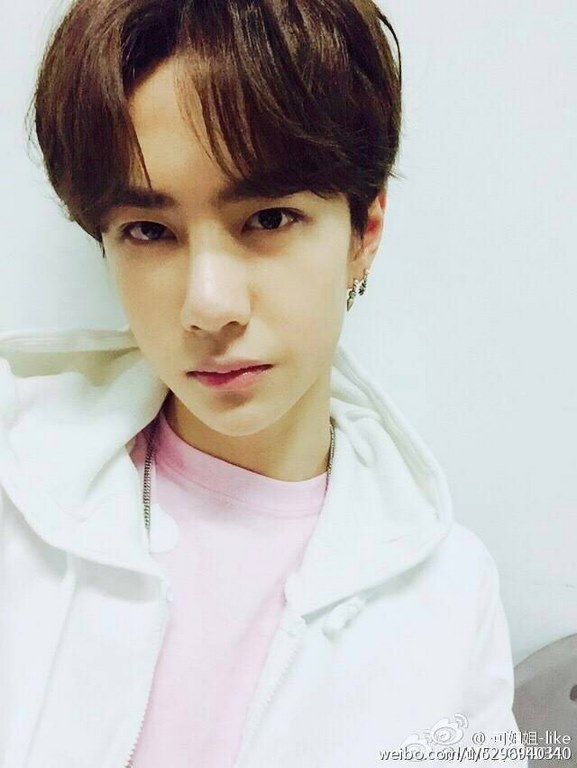 Chrome Hearts  Designed in a style that blends the understated luxury of rock punk and street hip-hopCreation 101 Mentor UNIQ Boys Group Member Wang Yibo Same Bullet Earrings