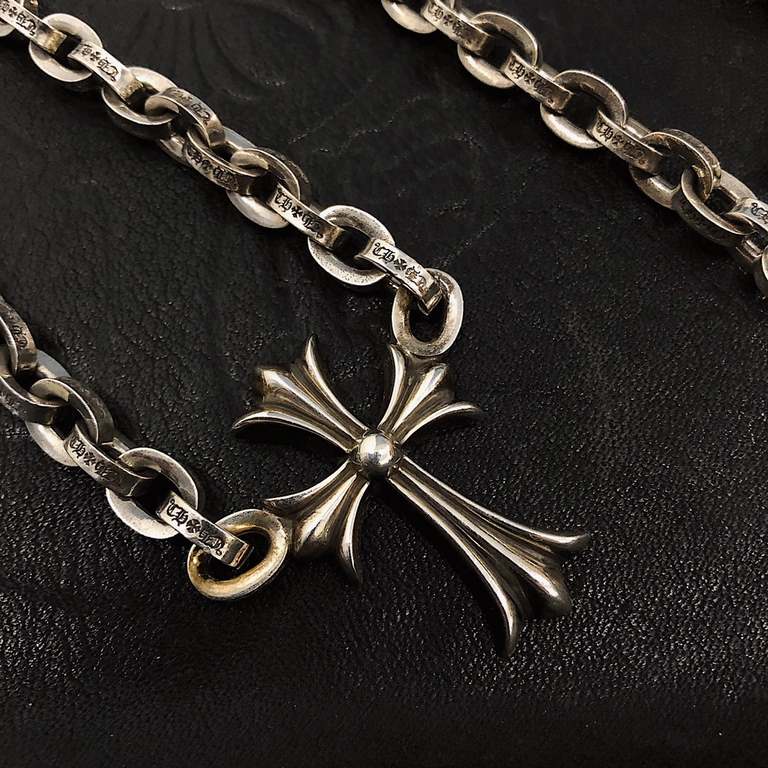 Super, super, super heavyweight level recommendationChrome Hearts Cross Paperchain NecklaceCounter 18,000  We reproduce the original one, all the details can be better than the counter.Men's and women's modelsboys wear i