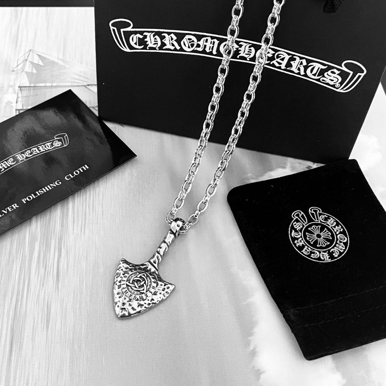 Counter new Chrome Hearts   Crowe heart vintage oar pendant letters necklace Original craftsmanship craft quality Pure handmade ～ genuine open mold   Trendy fashion must Men and women can wear Couples models with the sam