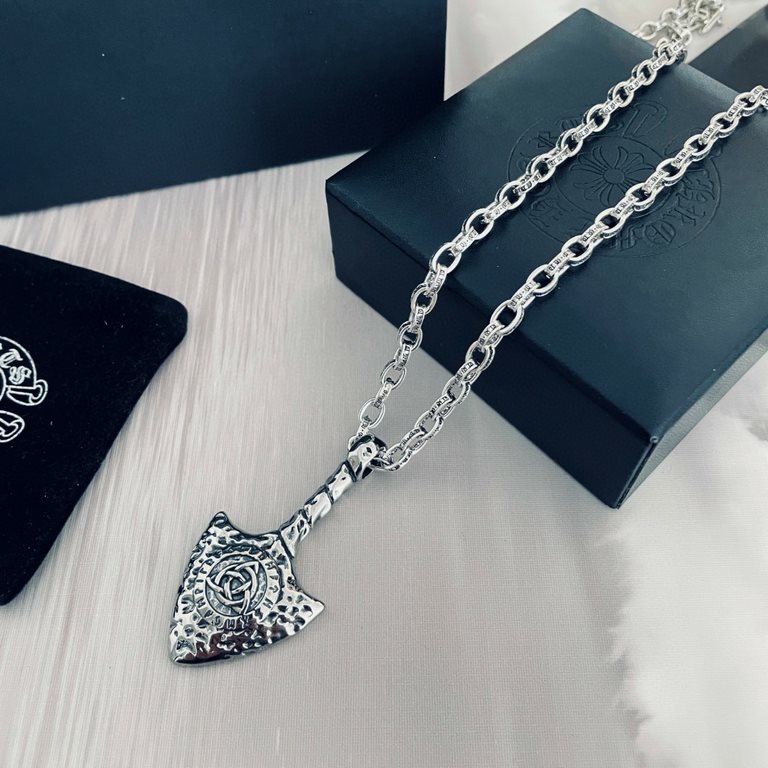 Counter new Chrome Hearts   Crowe heart vintage oar pendant letters necklace Original craftsmanship craft quality Pure handmade ～ genuine open mold   Trendy fashion must Men and women can wear Couples models with the sam