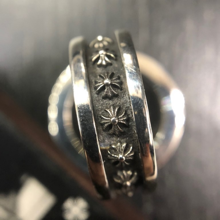 Heart of Croissant Mini plus Fine Crucifix RingIt's a classic. It's been featured on all the major online platforms.It's so versatile, it's a great ring to have on your hand.Counter purchased   Developed by authenticity.