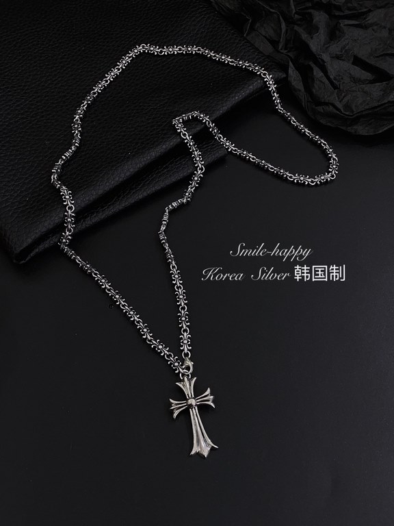 Korean version of the Dongdaemun fall and winter new Cro heart retro sweater chain cross necklace, S925 silver, personalized fashion, sweet and cool! bai84