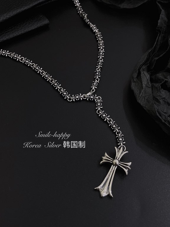 Korean version of the Dongdaemun fall and winter new Cro heart retro sweater chain cross necklace, S925 silver, personalized fashion, sweet and cool! bai84