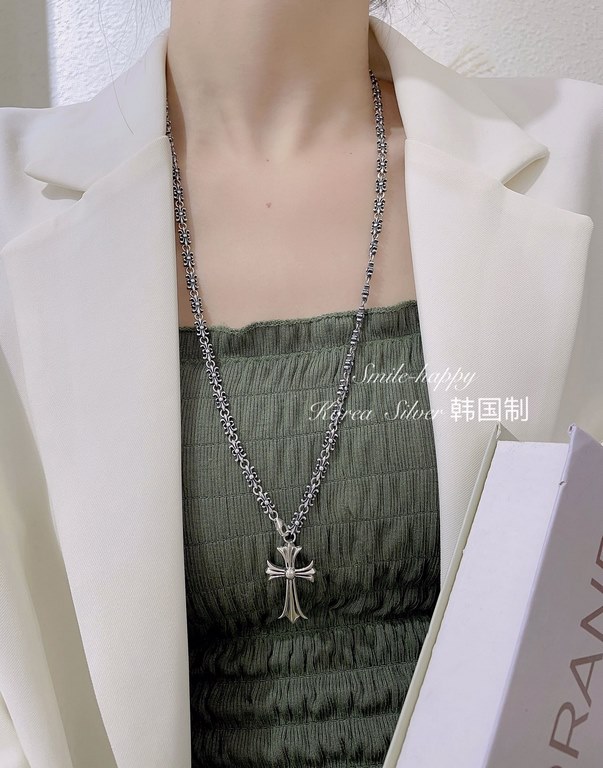 Korean version of the Dongdaemun fall and winter new Cro heart retro sweater chain cross necklace, S925 silver, personalized fashion, sweet and cool! bai84