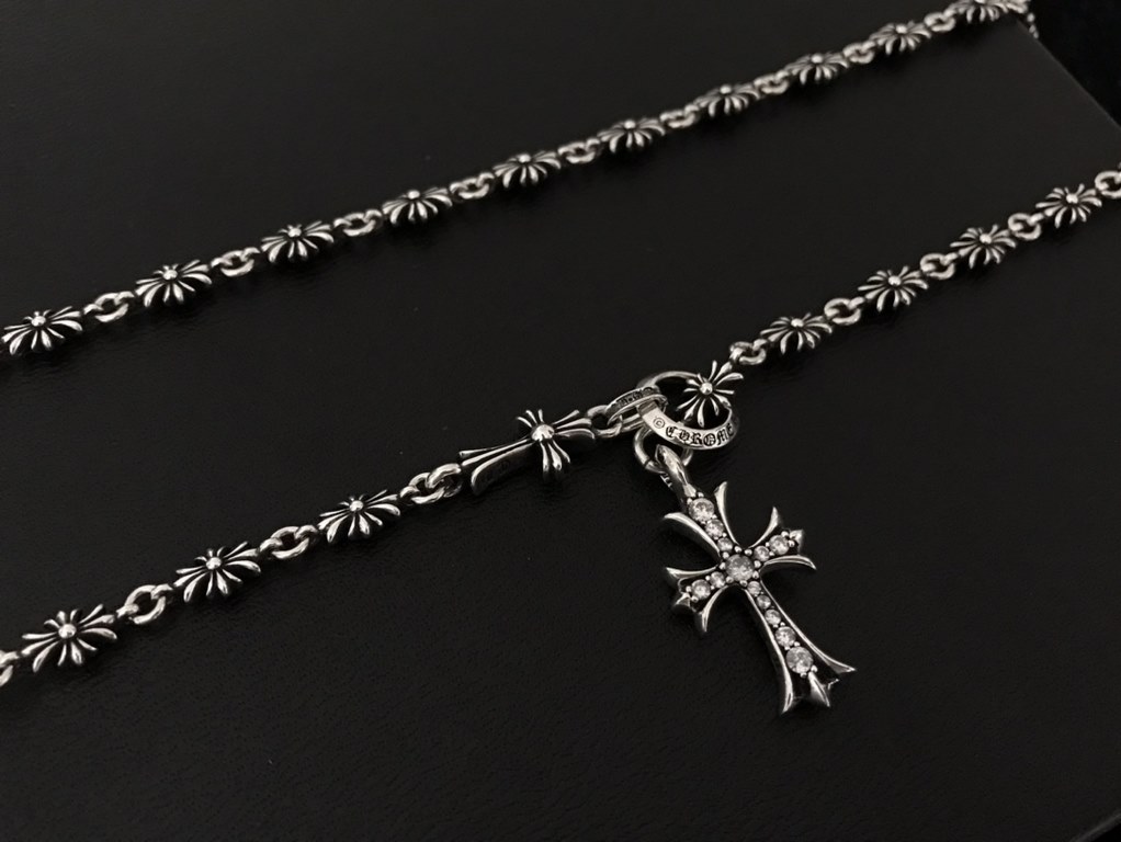 Cross Heart Classic Adjustable ChainEach cross can be worn in all seasons!It's so cool!Length 70cmWeight 44g