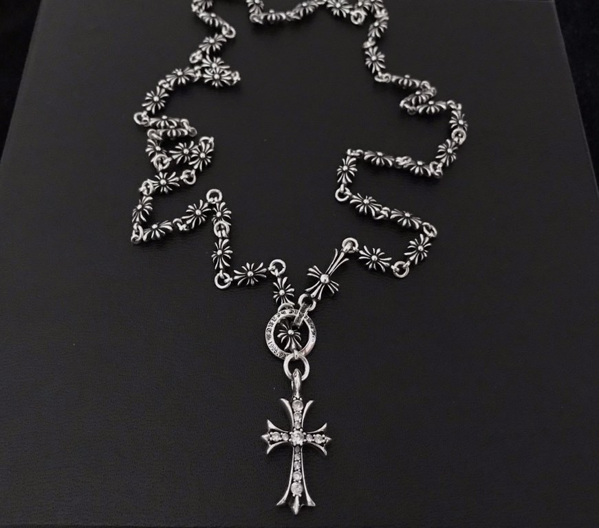 Cross Heart Classic Adjustable ChainEach cross can be worn in all seasons!It's so cool!Length 70cmWeight 44g