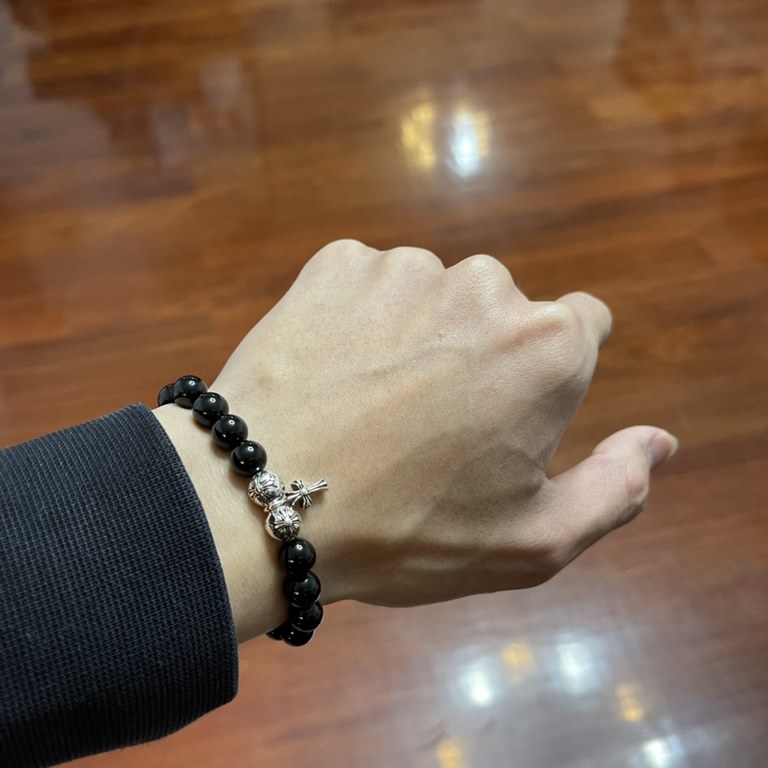 chromehearts obsidian bracelet.One of the hottest pair of obsidian, cross flower ball details, shape, oxidized and perfectly restored.Size8mm