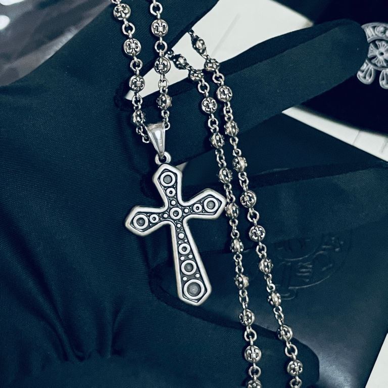 [Counter Quality] Chrome Hearts Croheart Classic Vintage Aged Cross Pendant Scout Flower Ball Necklace Bump shaped different floral design style to present a distinctive cross The Scout Flower is the logo of Chrome Heart