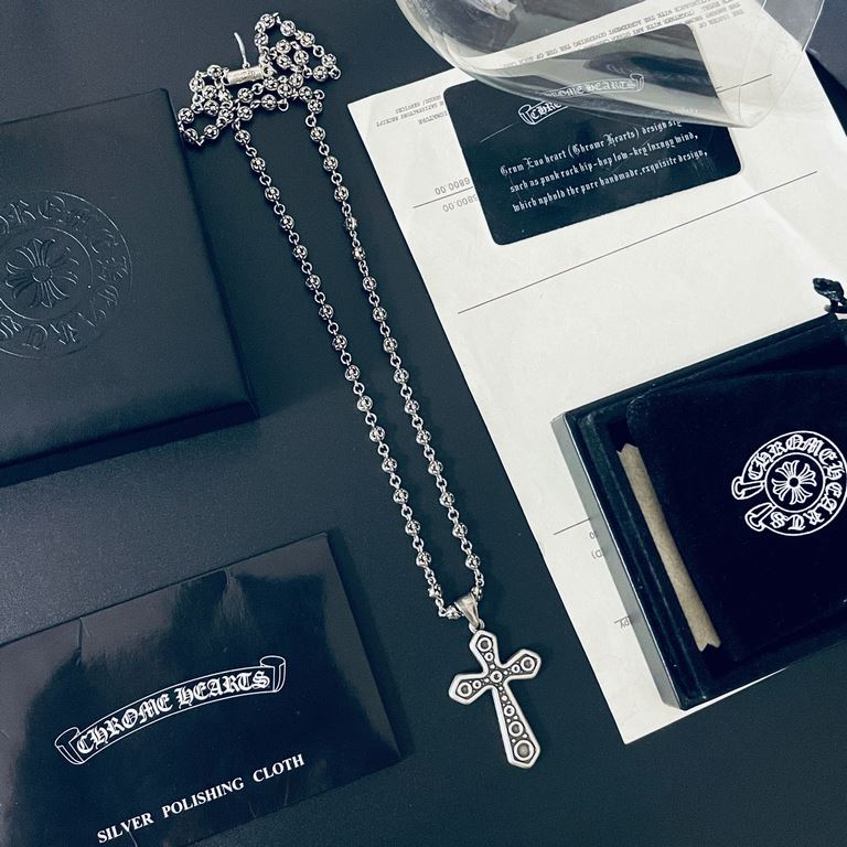 [Counter Quality] Chrome Hearts Croheart Classic Vintage Aged Cross Pendant Scout Flower Ball Necklace Bump shaped different floral design style to present a distinctive cross The Scout Flower is the logo of Chrome Heart