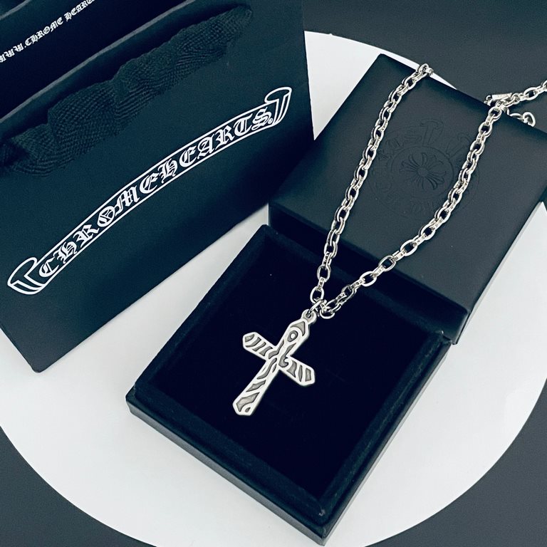 [counter quality] Chrome Hearts Krohheart Classic Vintage Cross Pendant Letters Necklace Bump shape different pattern design style present distinctive Cross Scout flower is the symbol of Kroharts so more enduring Authent