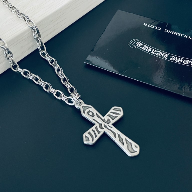 [counter quality] Chrome Hearts Krohheart Classic Vintage Cross Pendant Letters Necklace Bump shape different pattern design style present distinctive Cross Scout flower is the symbol of Kroharts so more enduring Authent