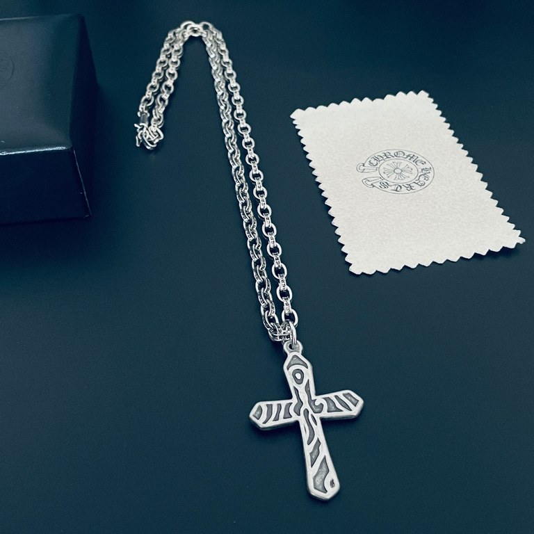 [counter quality] Chrome Hearts Krohheart Classic Vintage Cross Pendant Letters Necklace Bump shape different pattern design style present distinctive Cross Scout flower is the symbol of Kroharts so more enduring Authent