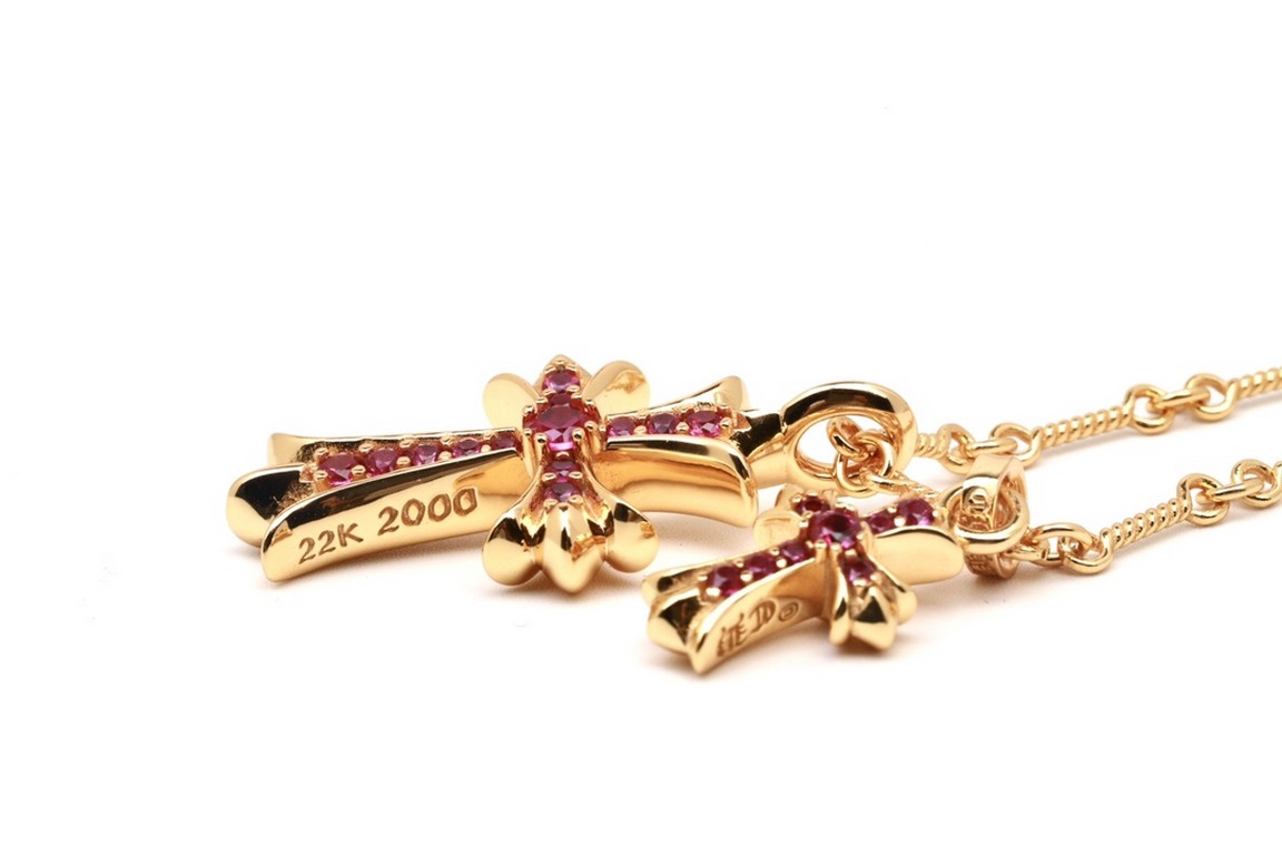 Crocentric 22k gold plated red diamond double cross necklaceMaterial 925 using vacuum plating to preserve the color time lasting version of the counter 22k counterpartsThe lettering Setting method is the same. The differ