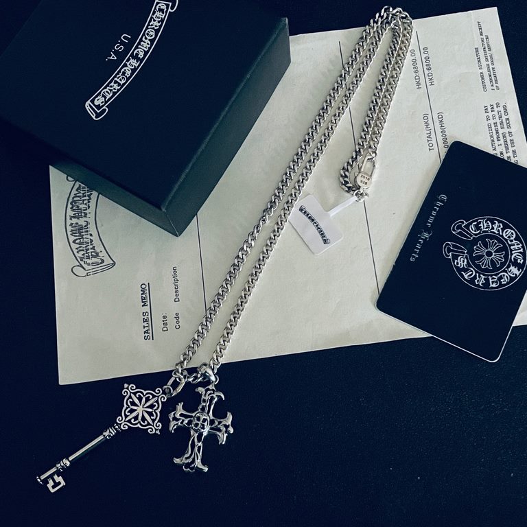 [Counter Quality] Chrome Hearts Croheart Classic CrossKey Double Pendant Flat Necklace Bump shape different pattern design style present distinctive Cross Scout flower is Croheart's logo so more durable Authentic beat ed