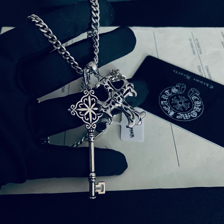 [Counter Quality] Chrome Hearts Croheart Classic CrossKey Double Pendant Flat Necklace Bump shape different pattern design style present distinctive Cross Scout flower is Croheart's logo so more durable Authentic beat ed