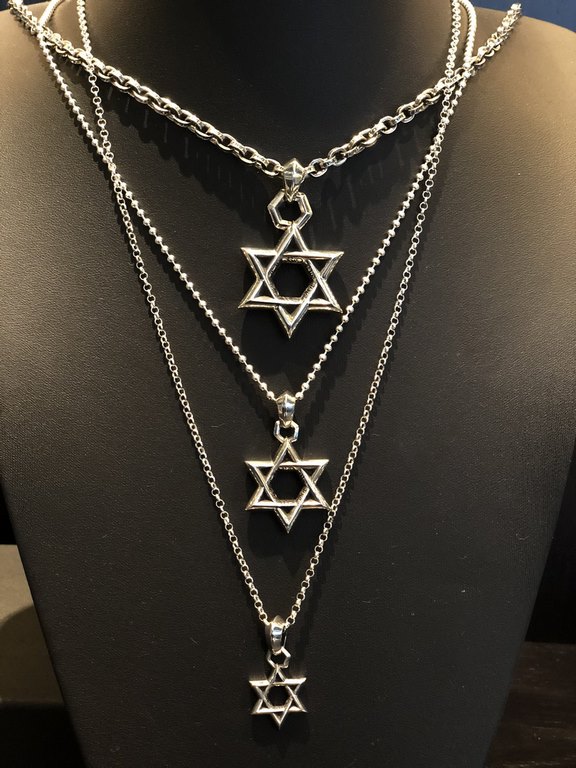 Heart of Krohe Hexagram NecklaceGenuine and consistent workmanship details Engraving on the inside Exclusive Pond BlackThere are always three sizes of this hexagram.It doesn't discriminate between men and women, and stil