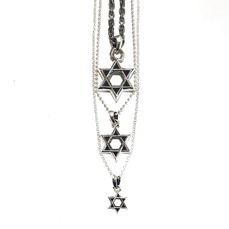 Heart of Krohe Hexagram NecklaceGenuine and consistent workmanship details Engraving on the inside Exclusive Pond BlackThere are always three sizes of this hexagram.It doesn't discriminate between men and women, and stil