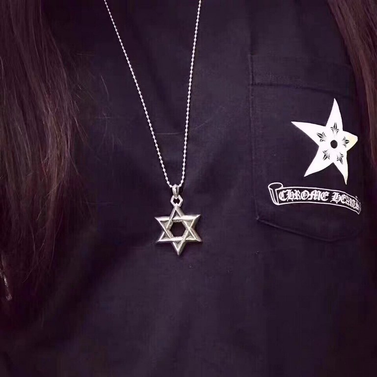 Heart of Krohe Hexagram NecklaceGenuine and consistent workmanship details Engraving on the inside Exclusive Pond BlackThere are always three sizes of this hexagram.It doesn't discriminate between men and women, and stil