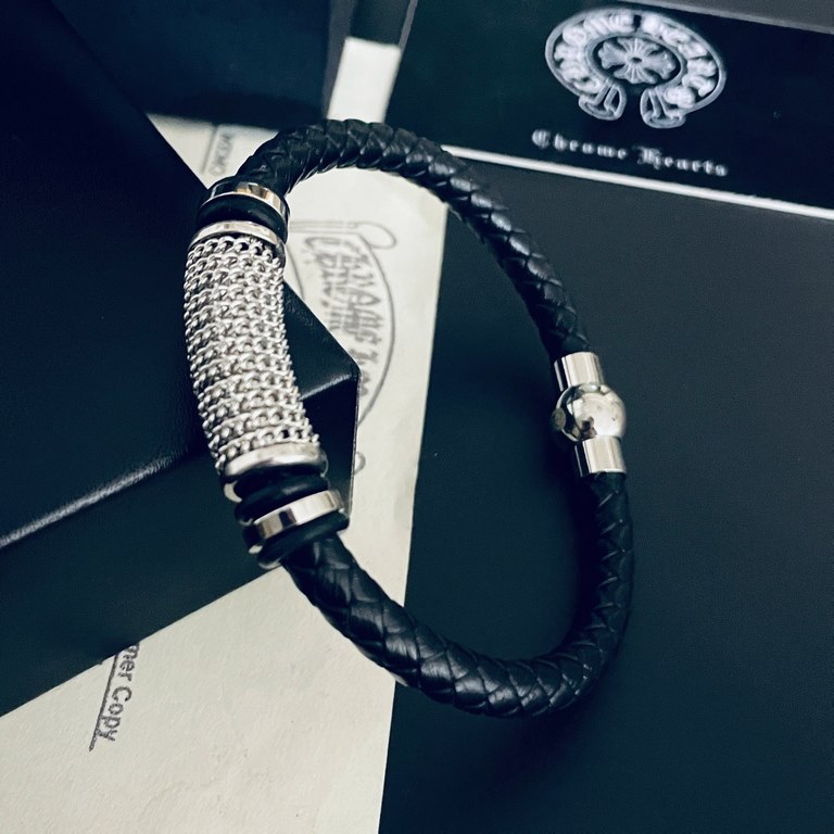 [Counter Quality] Chrome Hearts Croheart Classic Vintage Leather Cord Bracelet Bump shape different floral design style presents distinctive Cross Scout Flower is the logo of Croheart so more durable Authentic beat up ve