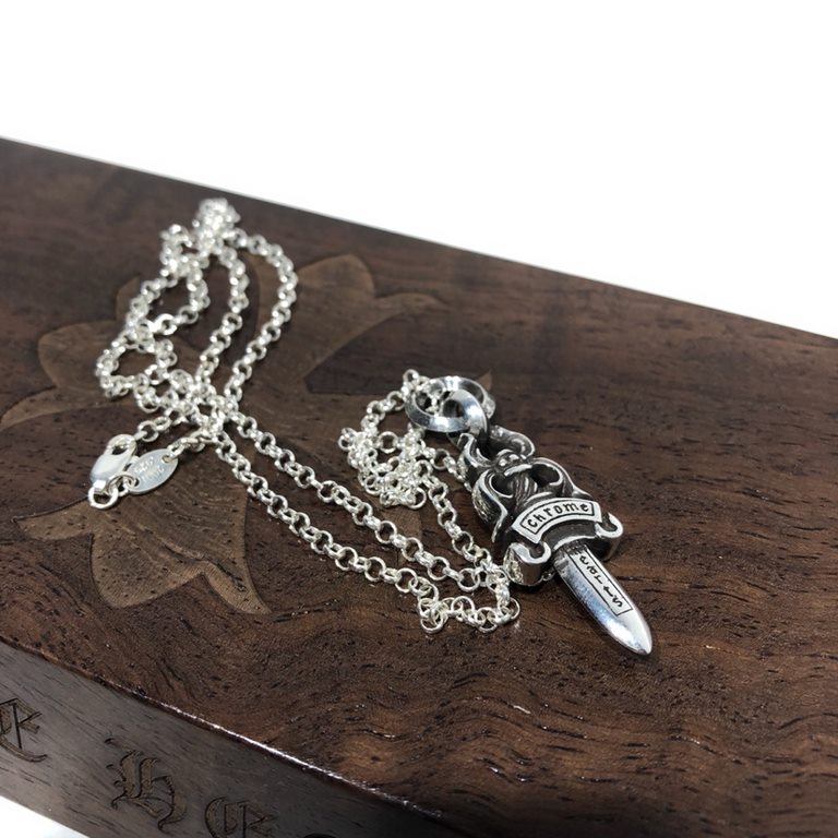 MZ Productions! Genuine open edition!Chrome Hearts Small SwordThe shape, weight and oxidization are exactly the same, and it's the best version on the market.The classic is very good on the body, with no pressure single 