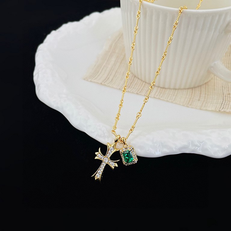 Crocus Heart - Emerald Multi-Wear Necklace, sweet and cool hottie style, fashion and vintage collision. Full of diamonds inlaid with emeralds, delicate and bright, sparkling; clear and deep that a touch of green, in the 