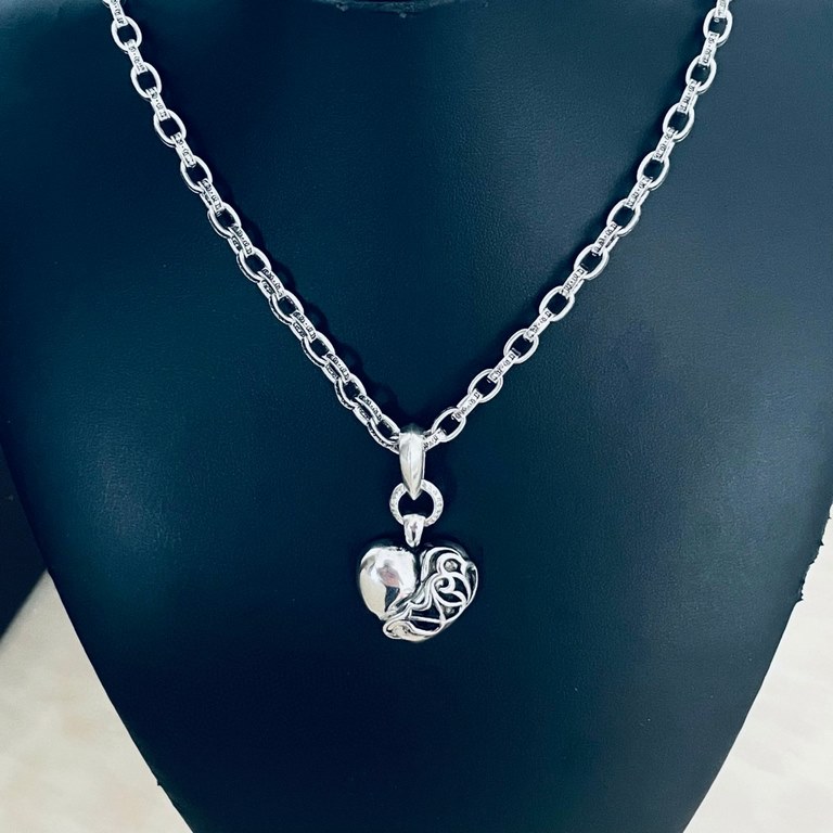 Counter original Chrome Hearts   Crocodile heart heart pendant letters necklace Imported production process Precision quality Pure handmade ～authentic open mold   Trendy fashion must have Men and women can wear Couple's 