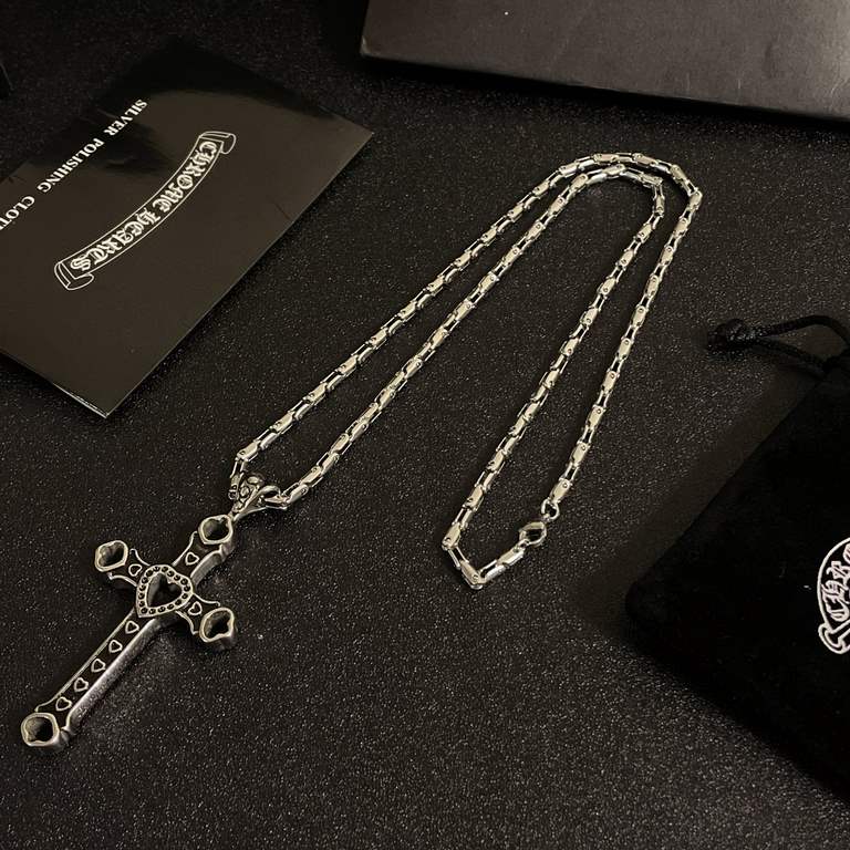 [Counter Quality] Chrome Hearts Classic Heart Cross Pendant Necklace Bump shape different floral design style presents distinctive Cross Scout Flower is the logo of Chrome Hearts, so it is more enduring Authentic Chrome 