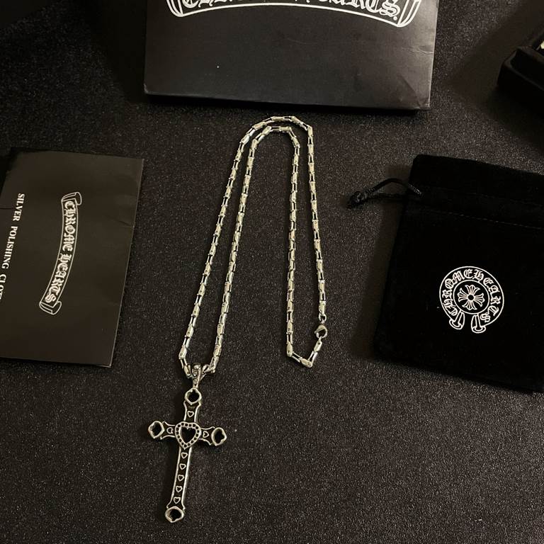 [Counter Quality] Chrome Hearts Classic Heart Cross Pendant Necklace Bump shape different floral design style presents distinctive Cross Scout Flower is the logo of Chrome Hearts, so it is more enduring Authentic Chrome 