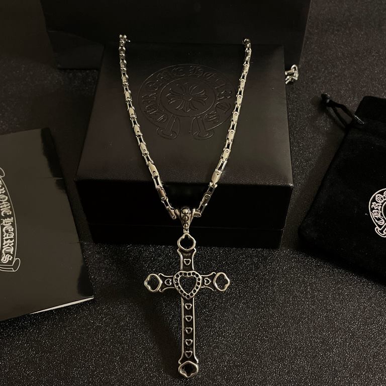 [Counter Quality] Chrome Hearts Classic Heart Cross Pendant Necklace Bump shape different floral design style presents distinctive Cross Scout Flower is the logo of Chrome Hearts, so it is more enduring Authentic Chrome 