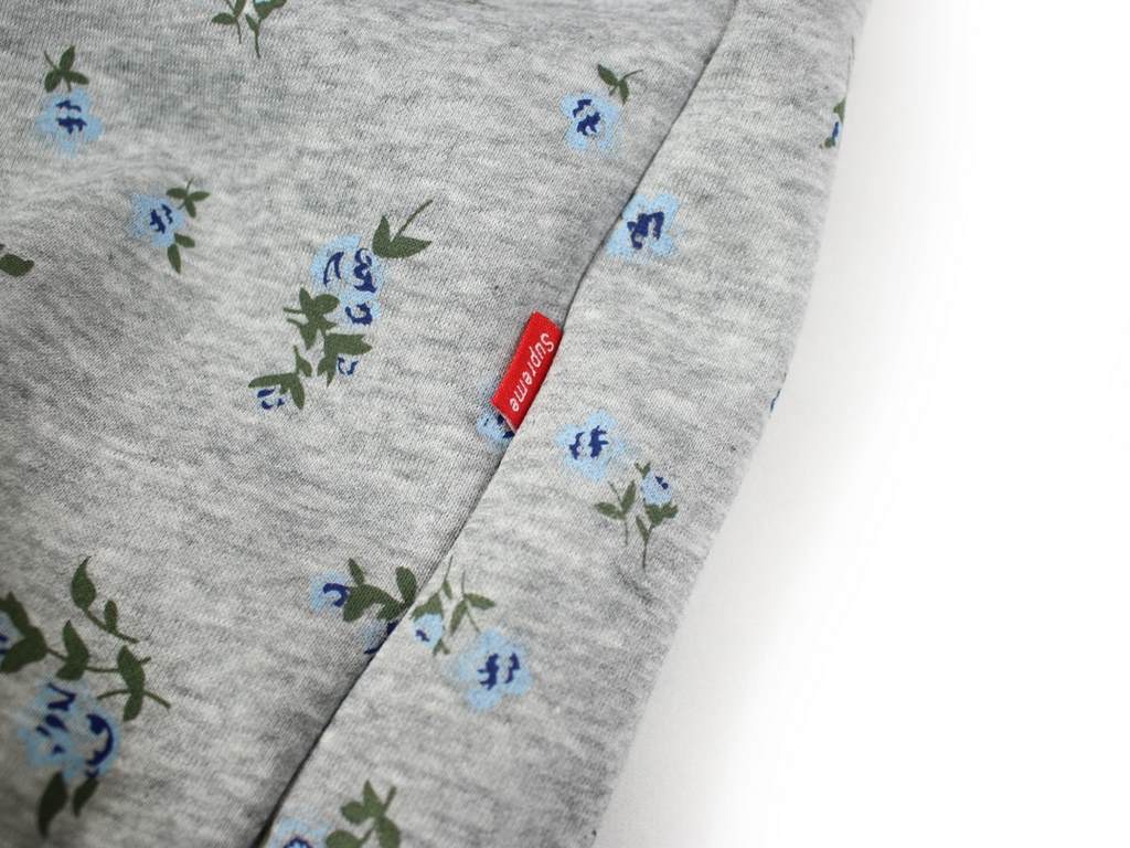 250#S02 Supreme Letters Logo Red Small Label Embroidery All Over Print Gray Blue American Chambray Loose Padded Hooded Zipper Sweatshirt JacketThe granddaddy of hipsters has come out with such a whiny print sweater that 