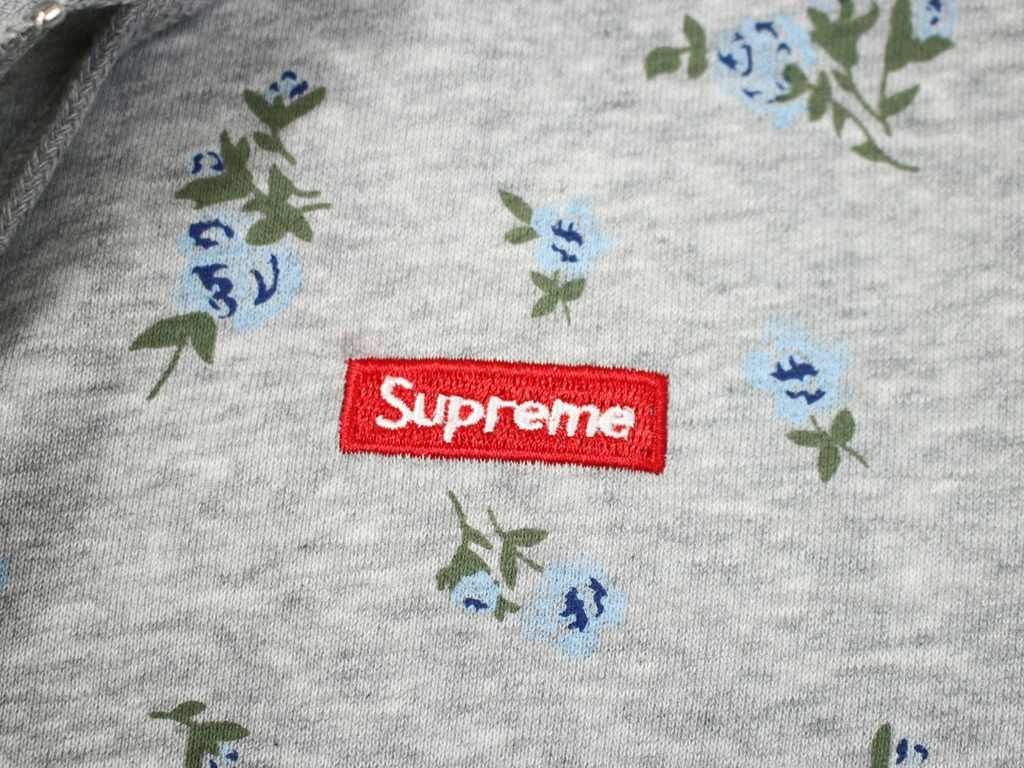 250#S02 Supreme Letters Logo Red Small Label Embroidery All Over Print Gray Blue American Chambray Loose Padded Hooded Zipper Sweatshirt JacketThe granddaddy of hipsters has come out with such a whiny print sweater that 