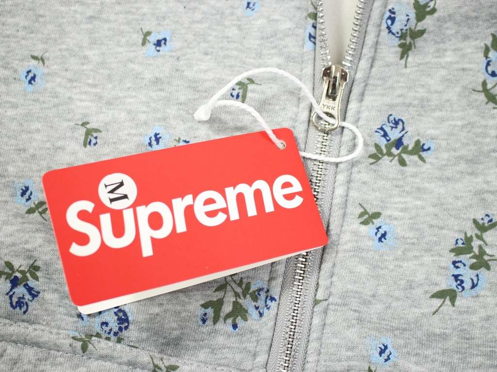 250#S02 Supreme Letters Logo Red Small Label Embroidery All Over Print Gray Blue American Chambray Loose Padded Hooded Zipper Sweatshirt JacketThe granddaddy of hipsters has come out with such a whiny print sweater that 