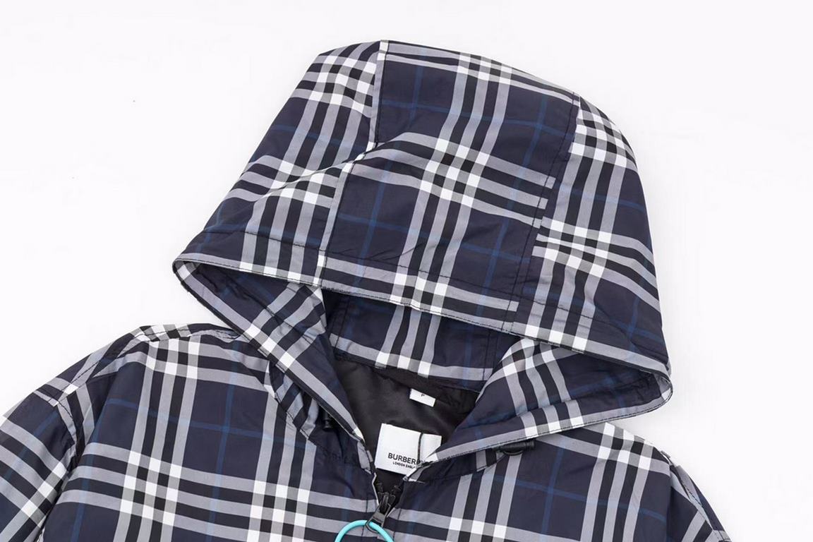 P330 BBR 23ss Spring and Autumn New Classic Plaid Stripe Hooded Windbreaker Jacket The fabric is made of guest original custom regenerated polyester fiber worsted, the fabric is soft, lightweight, and completely differen