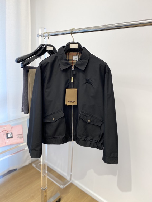 380 New jacket jacket, fashionable and handsome, simple and versatile models, chest hardware decorated with triangular label logo, customized original fabric, not only stiff, keep the trend of the silhouette, but also we