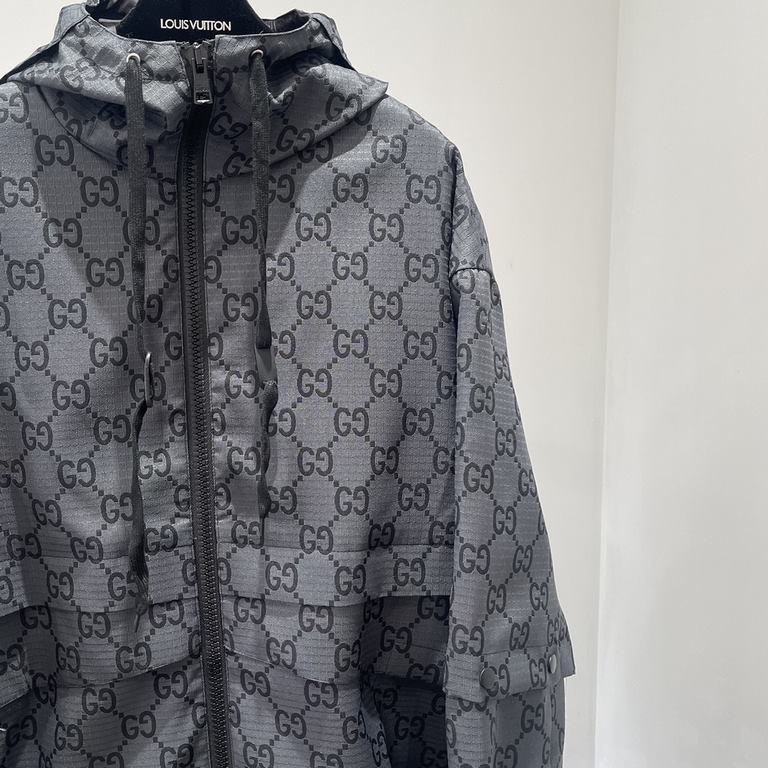 GUCCI Gucci Nylon Gingham Jacket with Detachable Sleevessize 464850172   470Gucci's Spring 2024 collection draws inspiration from cool seasonal colors and textures for a new urban look. This casual jacket is crafted from