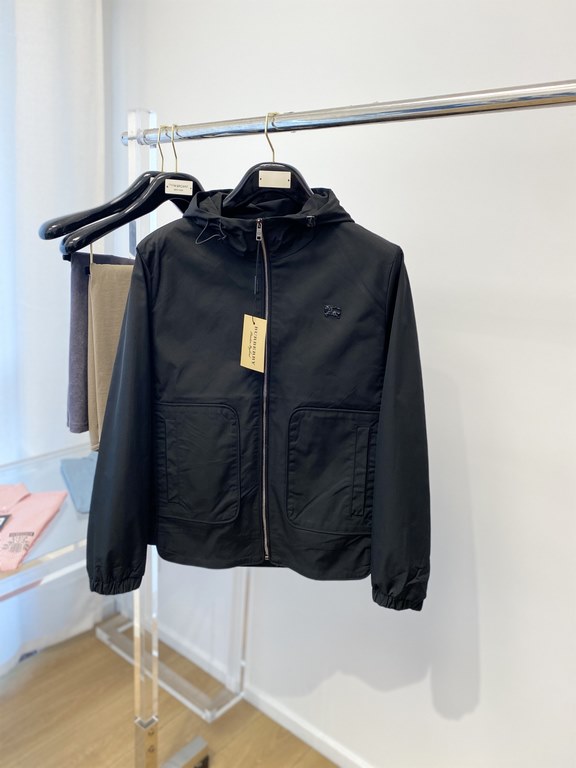 380 New jacket jacket, fashionable and handsome, simple and versatile models, chest hardware decorated with triangular label logo, customized original fabric, not only stiff, keep the trend of the silhouette, but also we