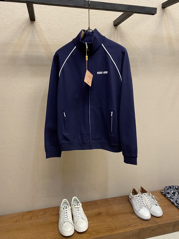 P460    Colorblocking design on both sides of the sleeves Standing collar jacket. Customized fabric Sports style baseball jacket jacket! All kinds of high street trendsetters hand must have, has a strong sense of fashion