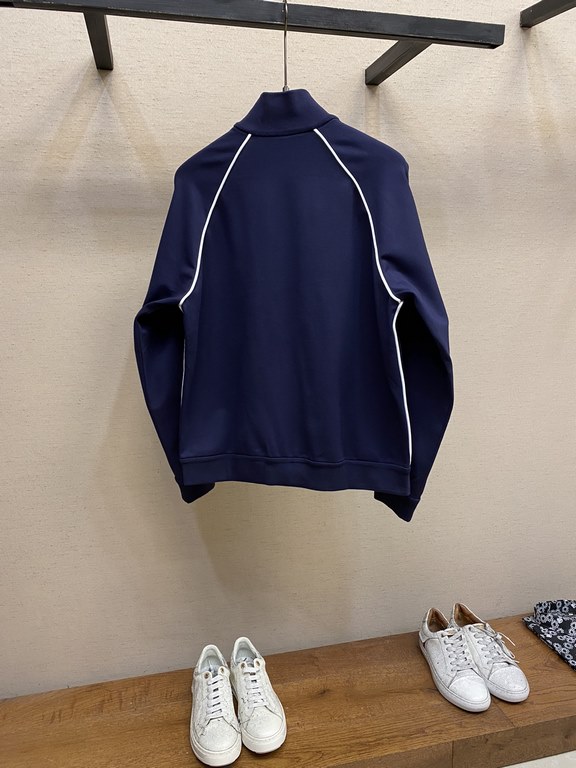 P460    Colorblocking design on both sides of the sleeves Standing collar jacket. Customized fabric Sports style baseball jacket jacket! All kinds of high street trendsetters hand must have, has a strong sense of fashion