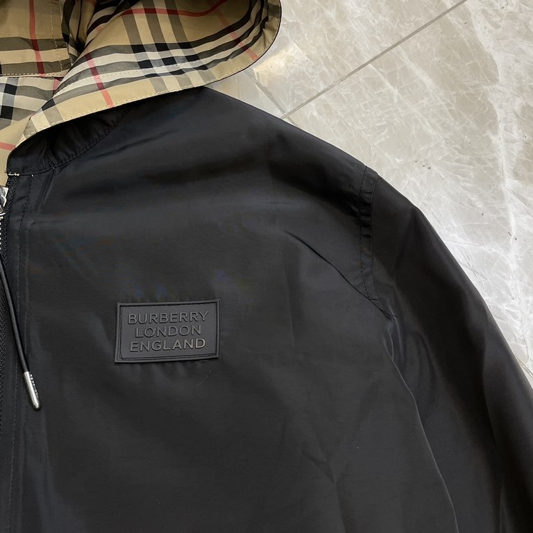 P485BurberrBbr Burberry Classic Small Check Reversible Jacket CoatSize：SMLXLCustom weaving and dyeing khaki plaid fabric, plaid size and zp consistent, the difference between the market ready-made fabric plaid large 1cm 