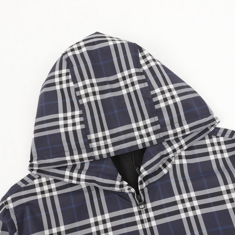 Next day shipping  430 (support put in store)Burberry Blue and White Check Hooded JacketThe original 16900, the fabric is made of 5 kinds of yarn (blue, white, black, green and purple interlaced) fixed weaving and dyeing